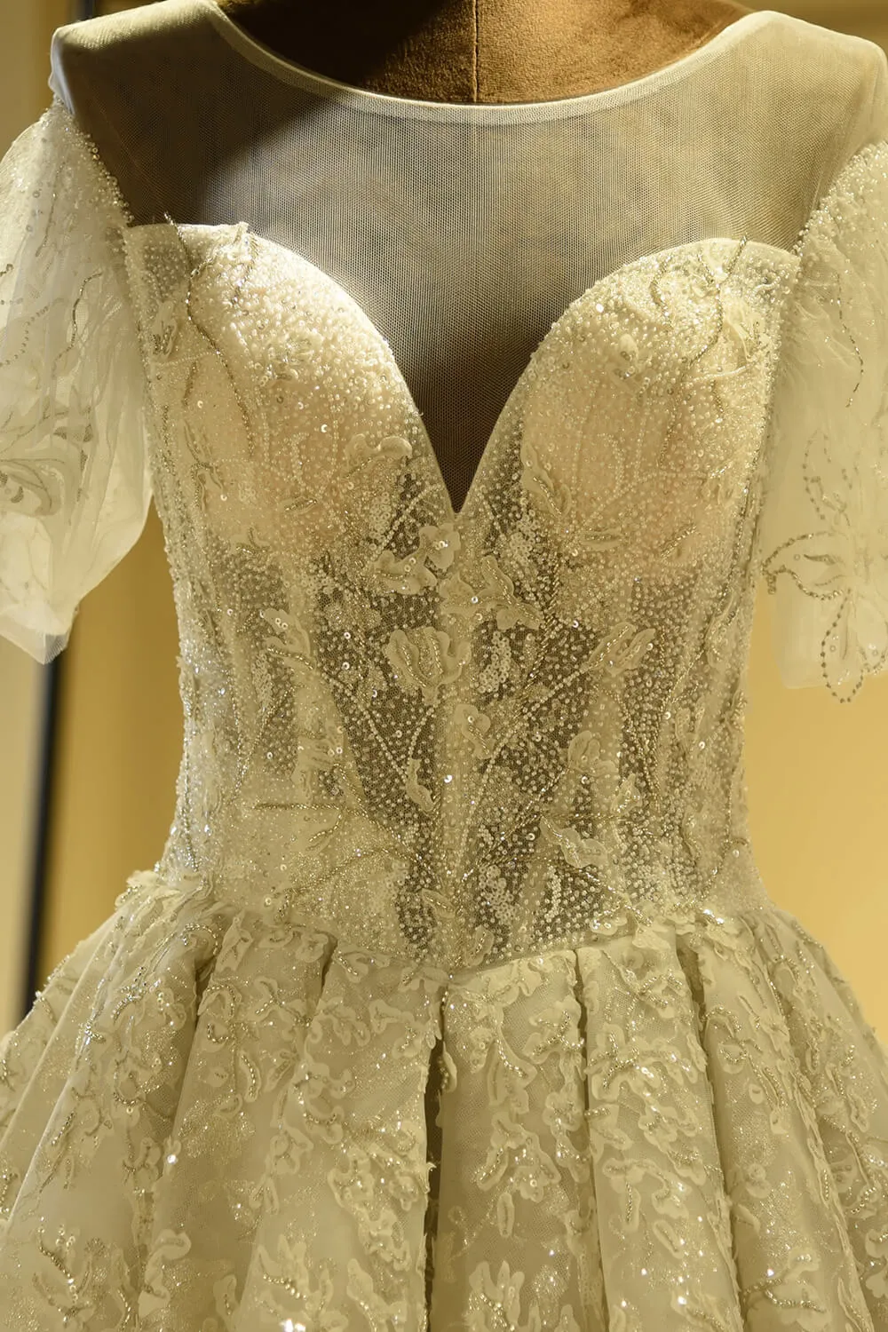 Gorgeous Short Sleeve Lace Tulle Princess Ivory Wedding Dress