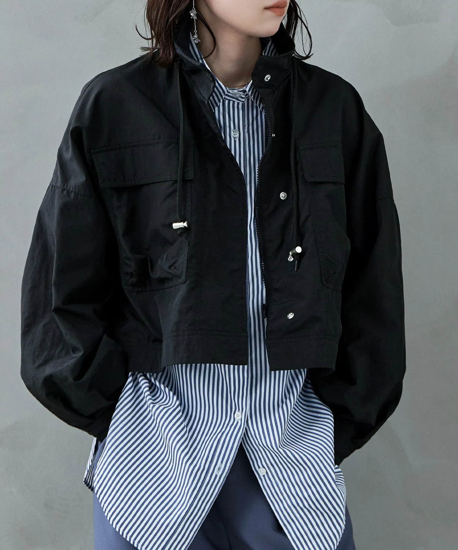 Stand neck short mountain parka