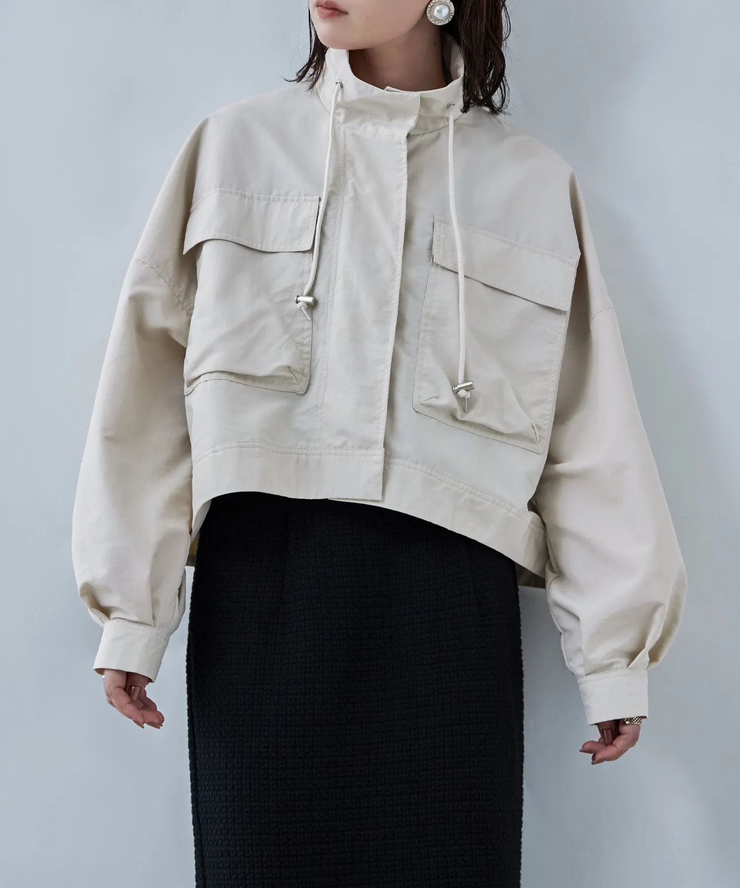 Stand neck short mountain parka