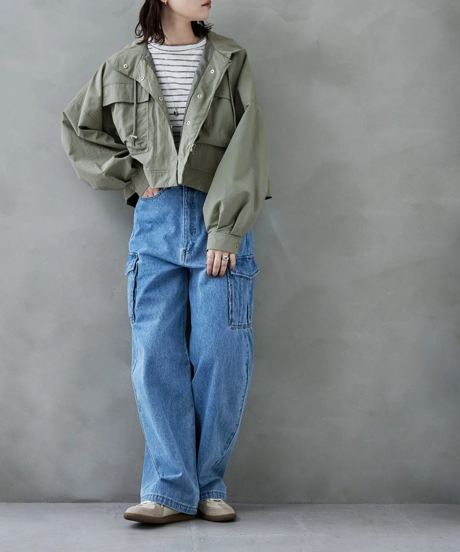 Stand neck short mountain parka