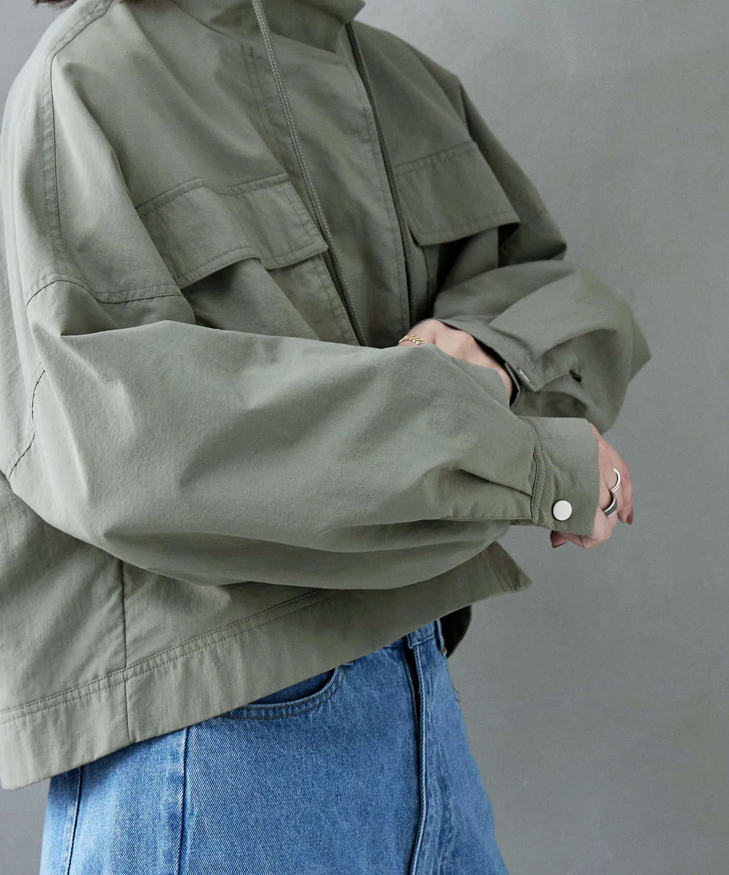 Stand neck short mountain parka