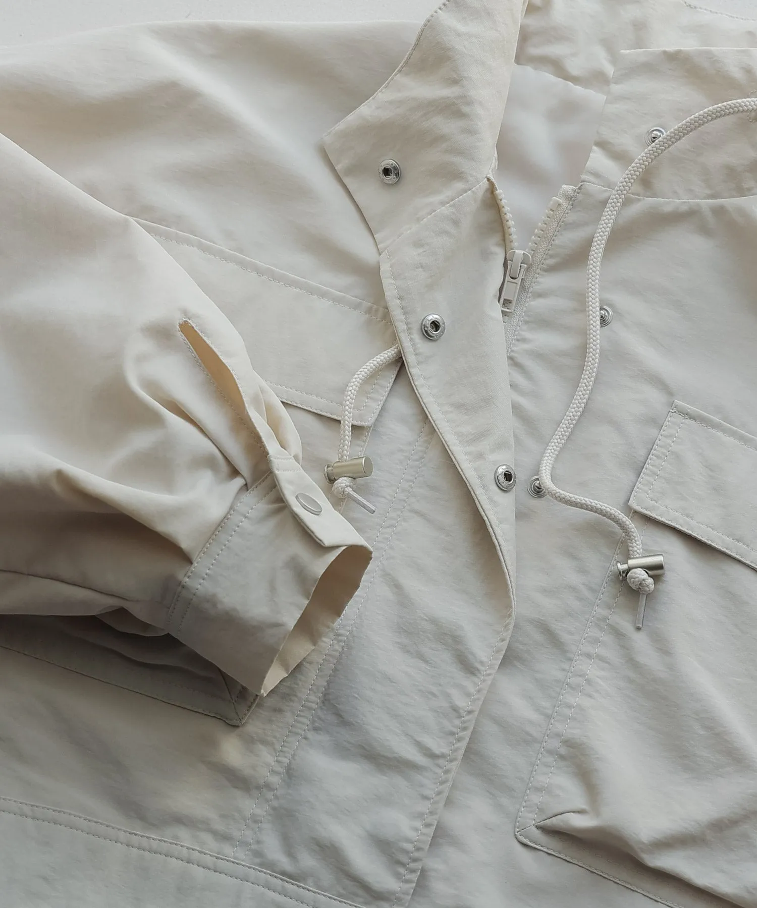 Stand neck short mountain parka