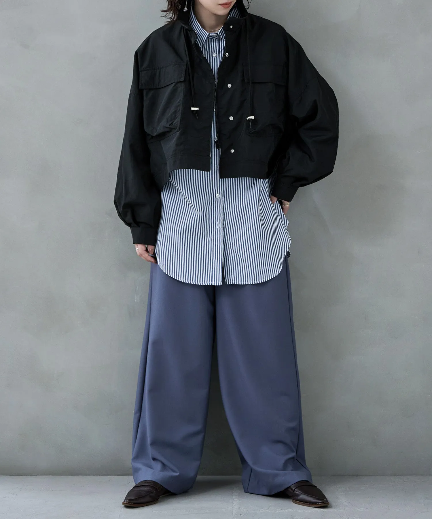 Stand neck short mountain parka