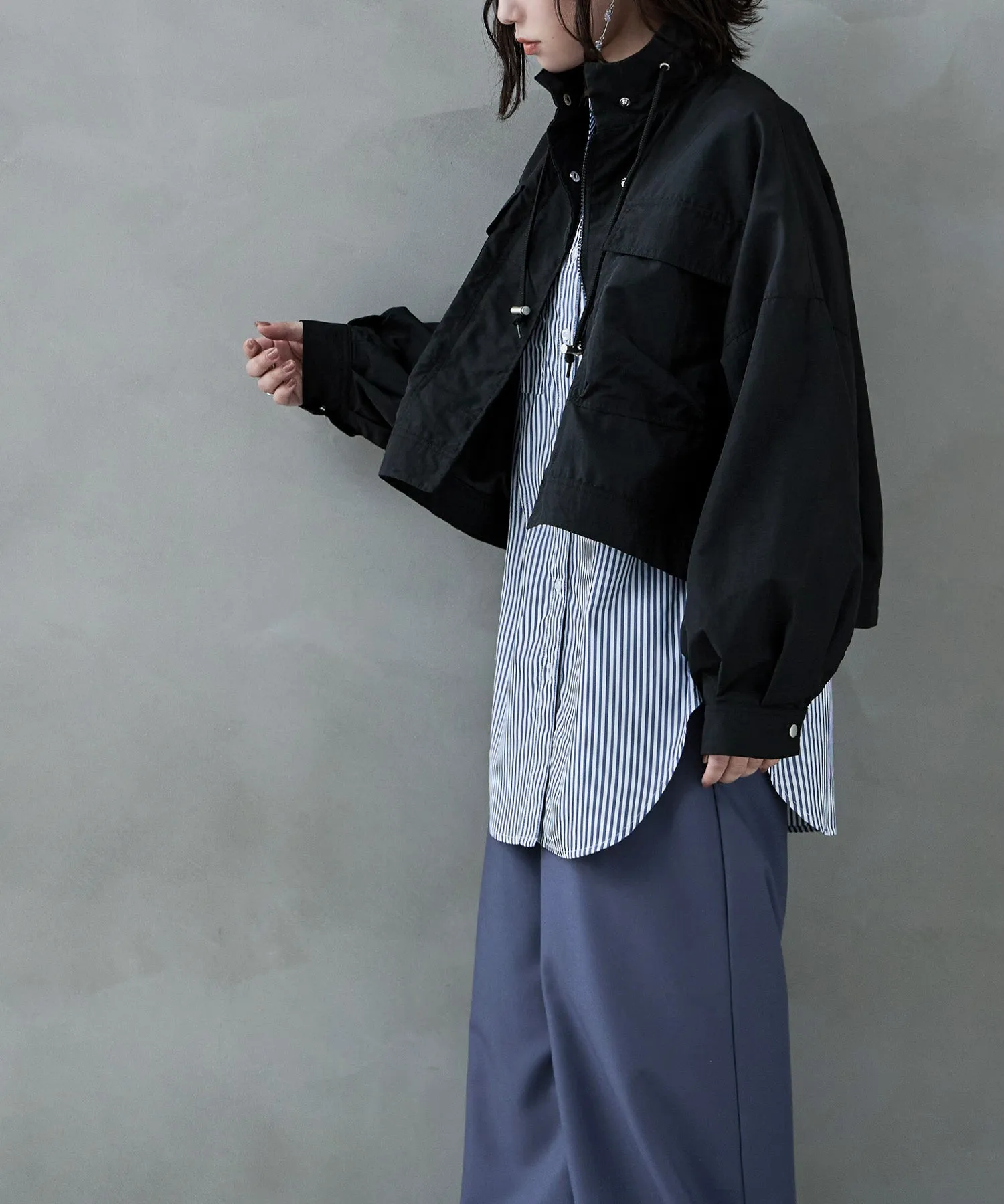 Stand neck short mountain parka