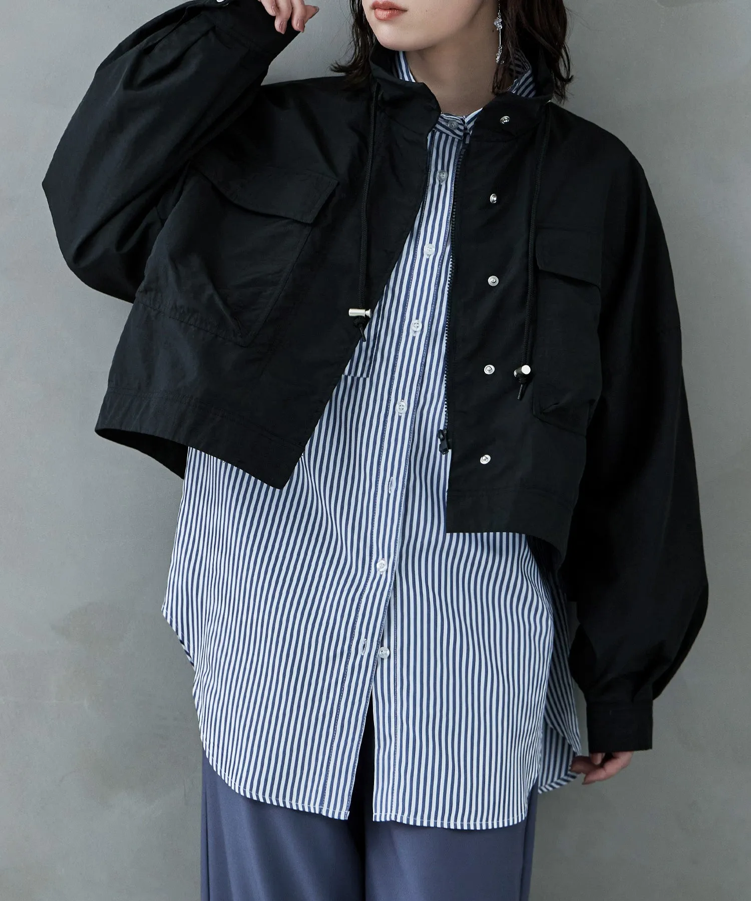 Stand neck short mountain parka
