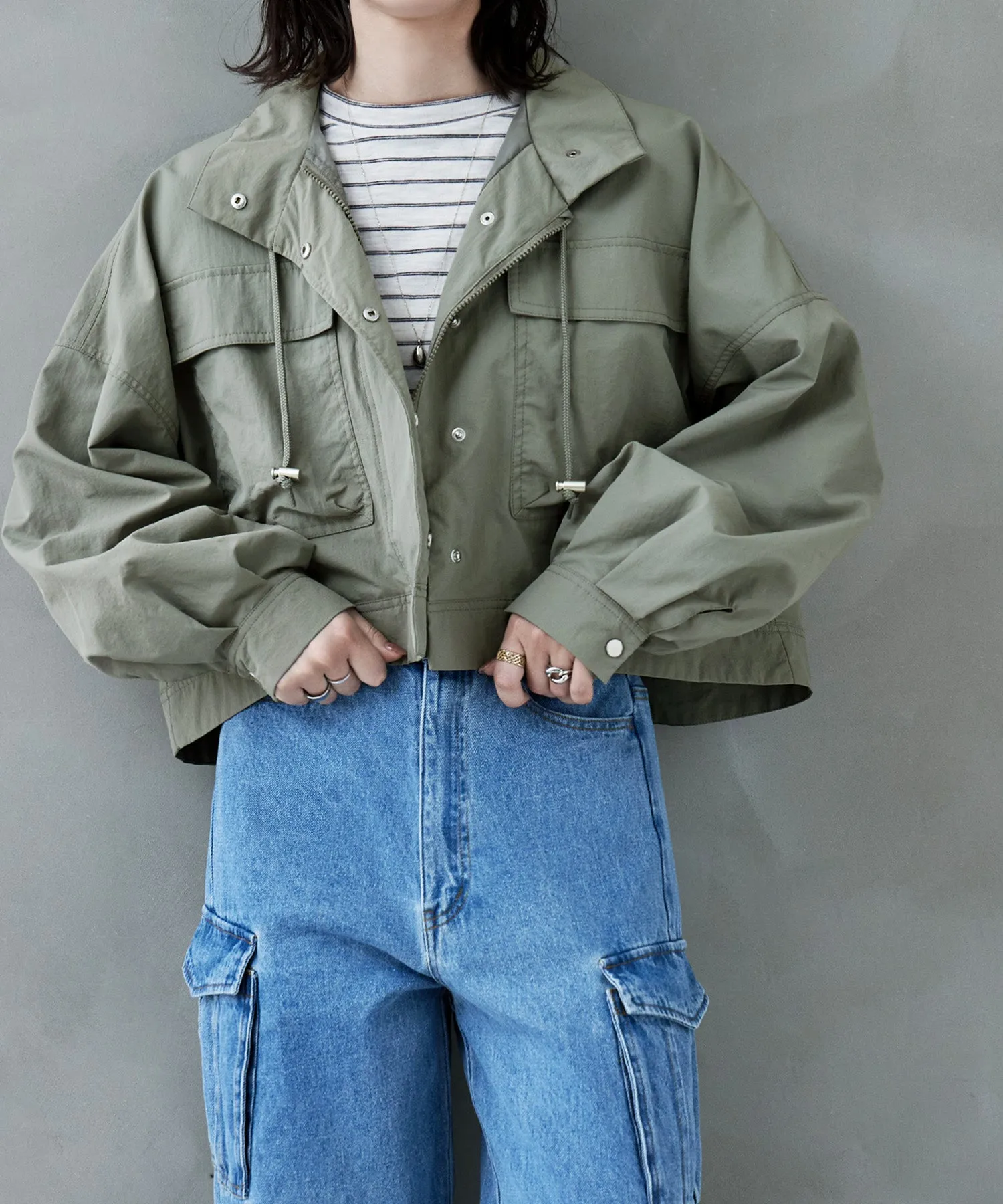 Stand neck short mountain parka