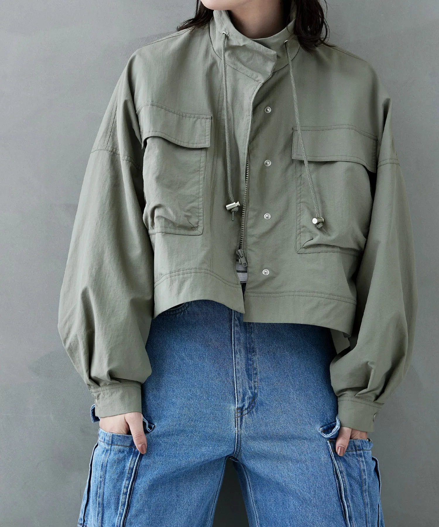 Stand neck short mountain parka