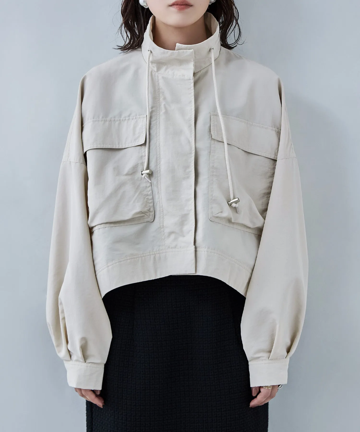 Stand neck short mountain parka