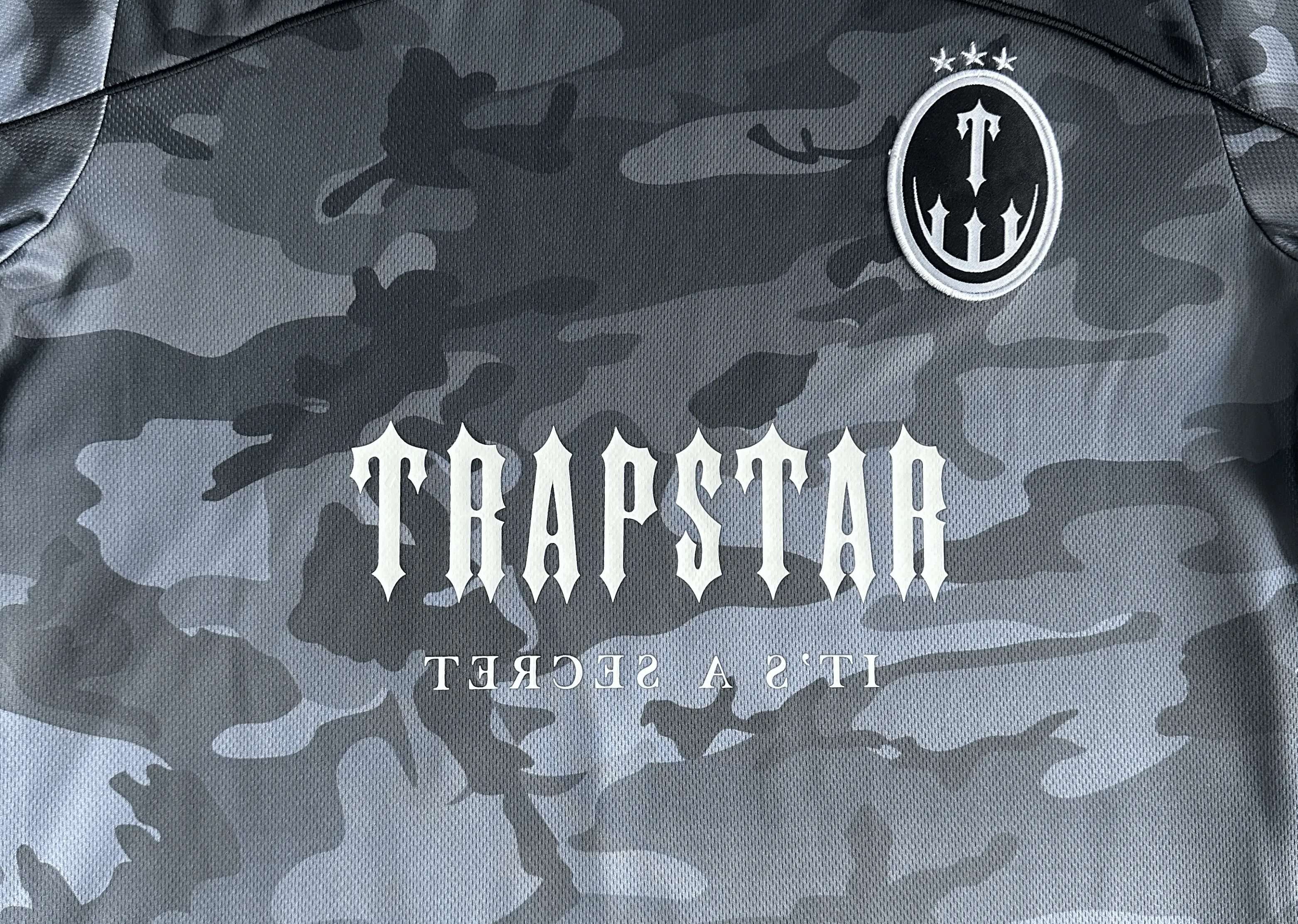 TRAPSTAR - FOOTBALL BLACK/GREY CAMO T-SHIRT