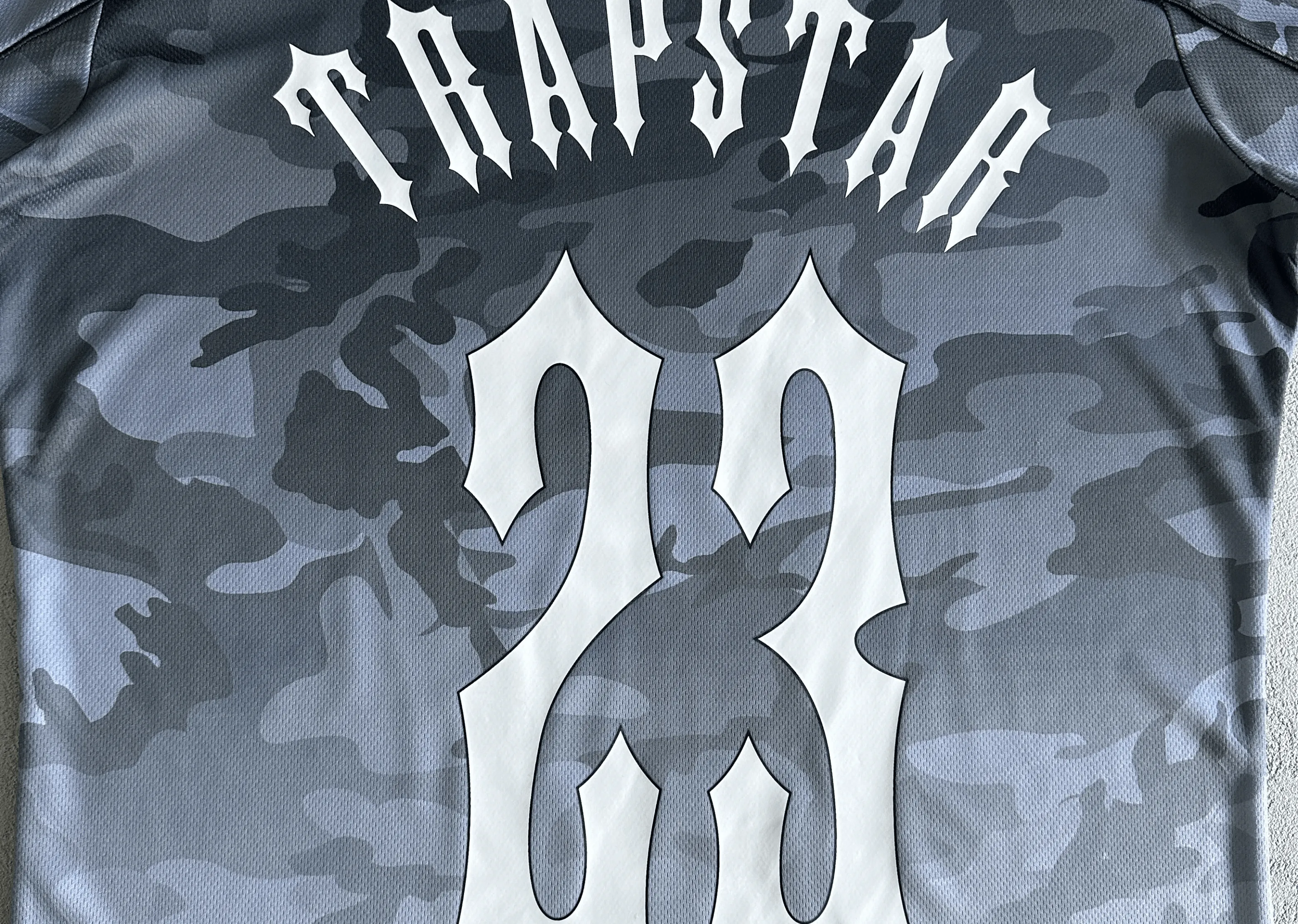 TRAPSTAR - FOOTBALL BLACK/GREY CAMO T-SHIRT