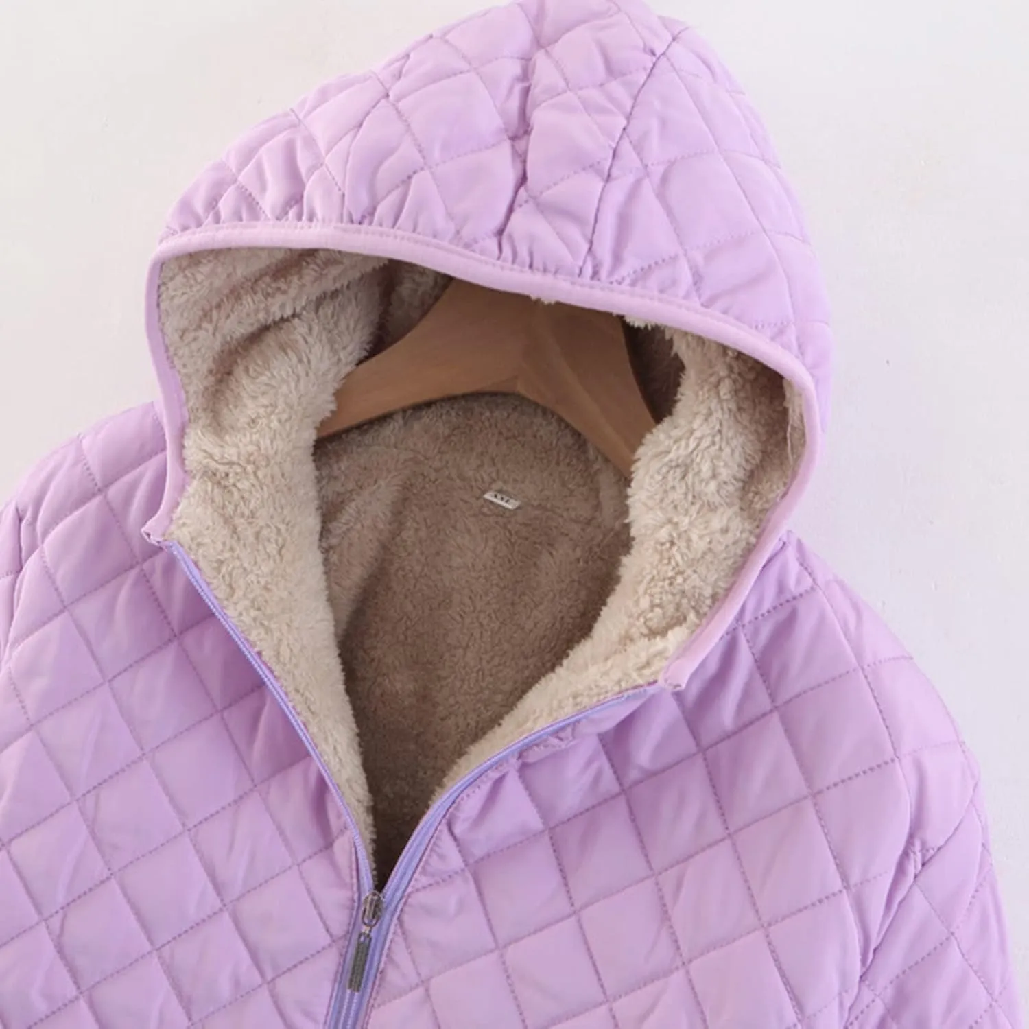 Women's Lightweight Quilted Jacket Casual Fleece Lined with Pockets Zip Up Puffer Jacket Warm Winter Coats with Hood